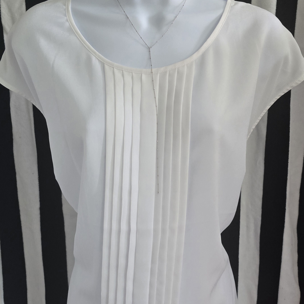 Chic White Pleated Women's Blouse